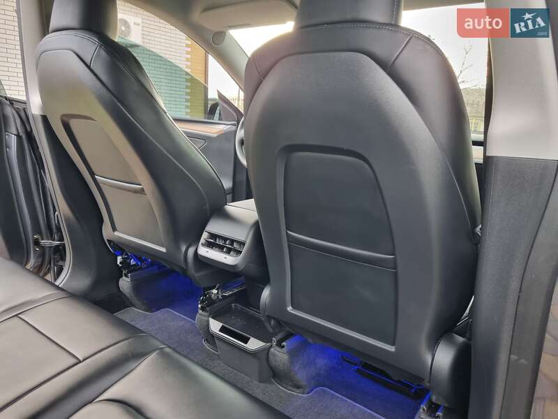 Внедорожник / Кроссовер Tesla Model Y 2023 в Новомосковске