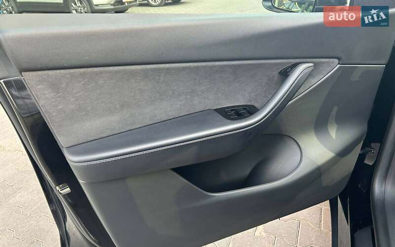 Внедорожник / Кроссовер Tesla Model Y 2020 в Черновцах