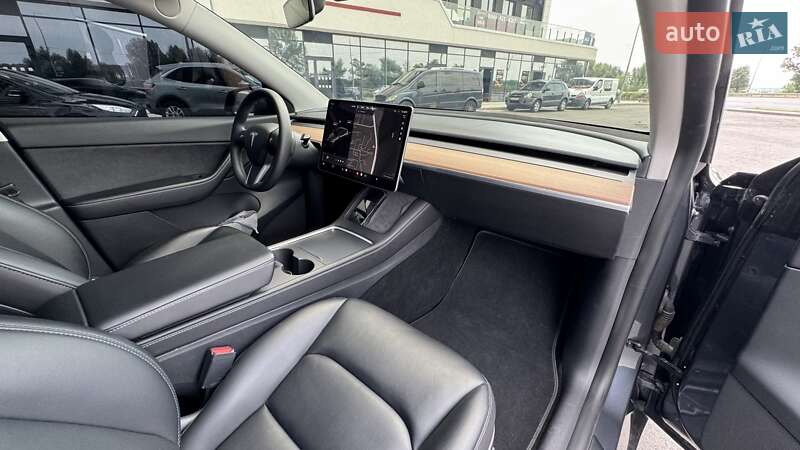 Внедорожник / Кроссовер Tesla Model Y 2021 в Киеве