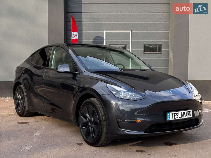 Tesla Model Y 2024