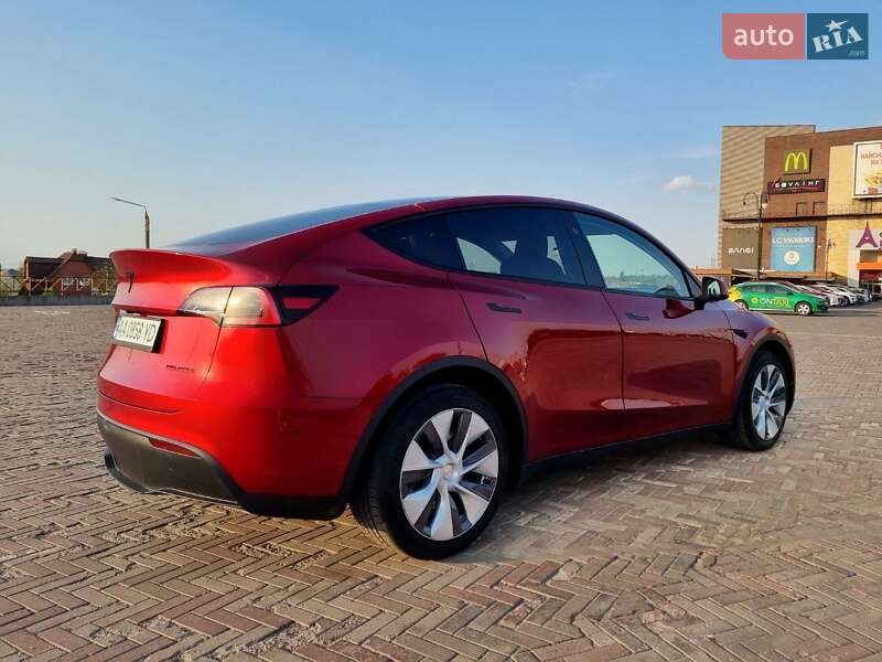Позашляховик / Кросовер Tesla Model Y 2024 в Києві