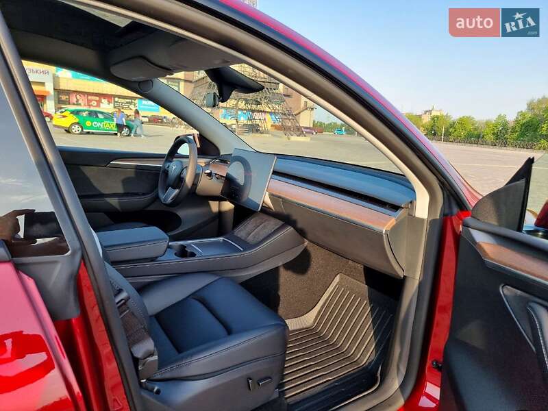 Позашляховик / Кросовер Tesla Model Y 2024 в Києві