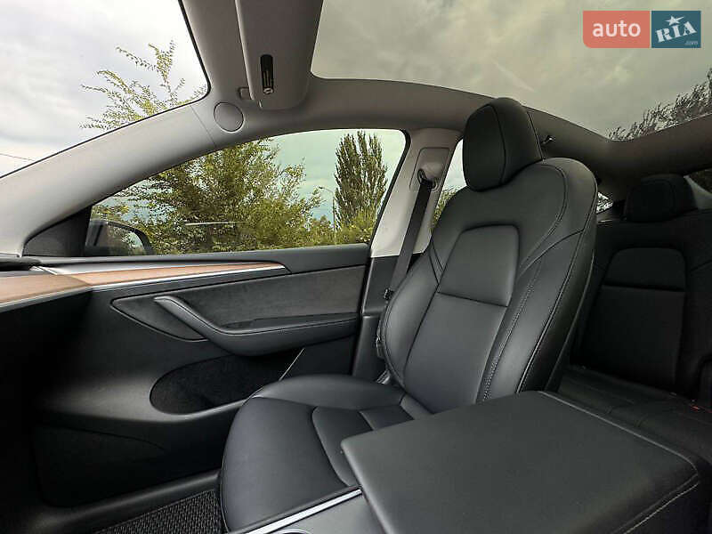 Внедорожник / Кроссовер Tesla Model Y 2023 в Киеве