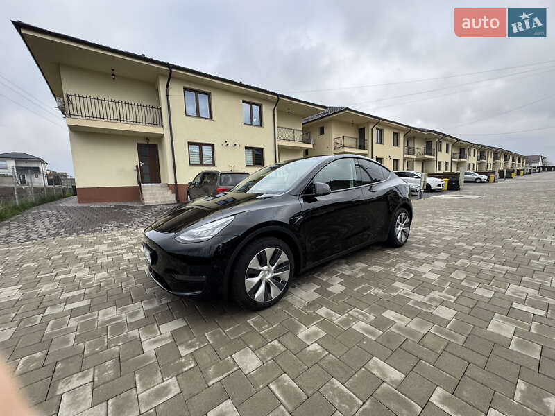 Позашляховик / Кросовер Tesla Model Y 2020 в Чернівцях