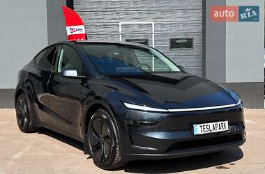 Tesla Model Y 2025