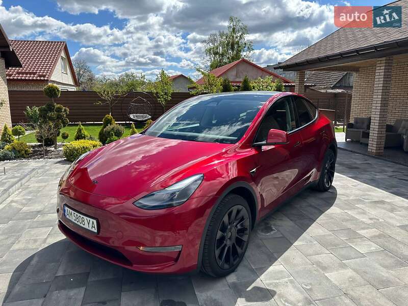 Позашляховик / Кросовер Tesla Model Y 2024 в 