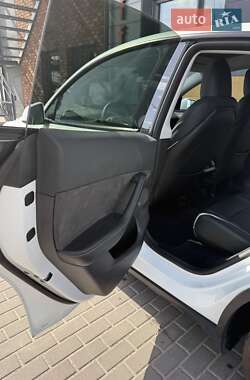 Позашляховик / Кросовер Tesla Model Y 2022 в 