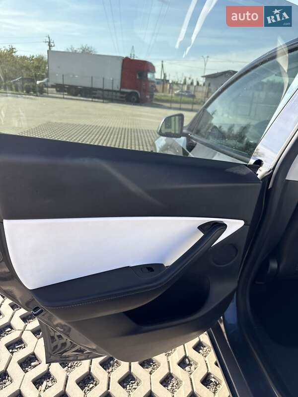 Внедорожник / Кроссовер Tesla Model Y 2020 в Луцке