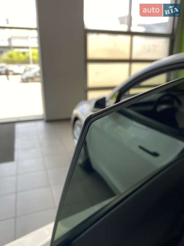 Внедорожник / Кроссовер Tesla Model Y 2023 в Киеве