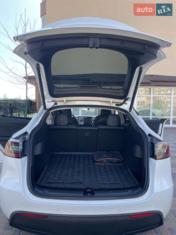 Внедорожник / Кроссовер Tesla Model Y 2020 в Киеве