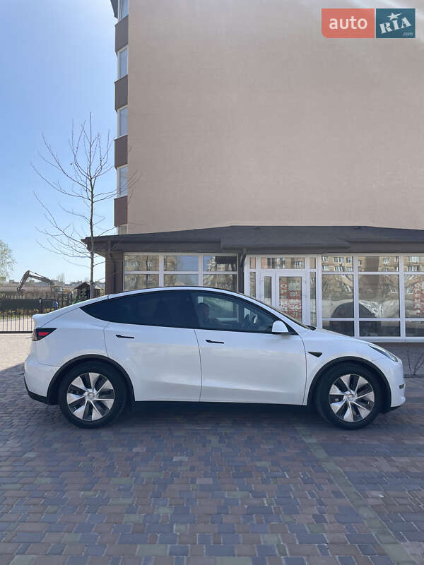 Внедорожник / Кроссовер Tesla Model Y 2020 в Киеве