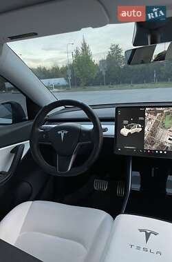 Позашляховик / Кросовер Tesla Model Y 2021 в 