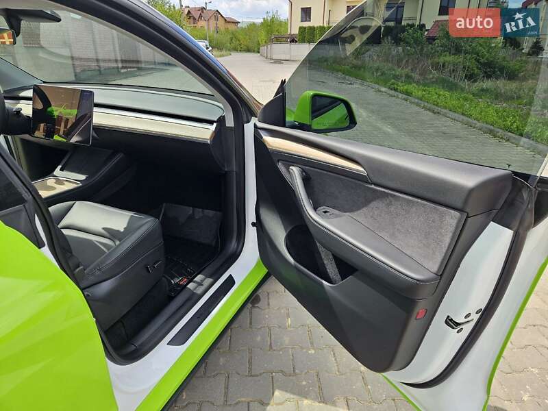 Позашляховик / Кросовер Tesla Model Y 2023 в Трускавці