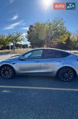 Внедорожник / Кроссовер Tesla Model Y 2024 в 