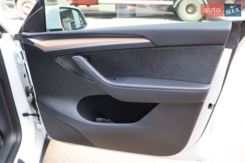 Позашляховик / Кросовер Tesla Model Y 2023 в Львові