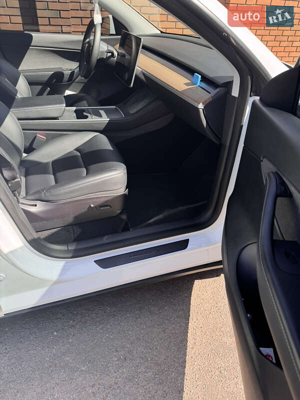 Внедорожник / Кроссовер Tesla Model Y 2021 в Житомире