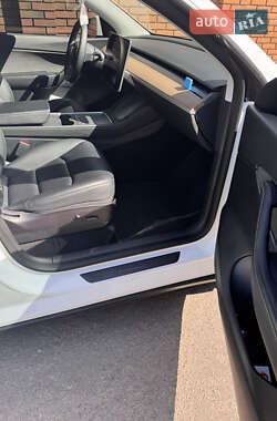 Внедорожник / Кроссовер Tesla Model Y 2021 в 