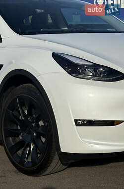 Внедорожник / Кроссовер Tesla Model Y 2024 в 