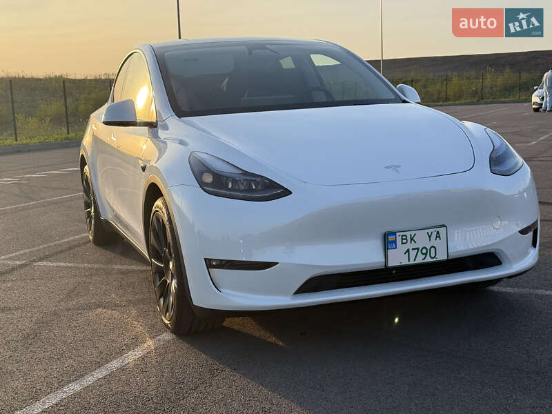 Внедорожник / Кроссовер Tesla Model Y 2024 в Ровно