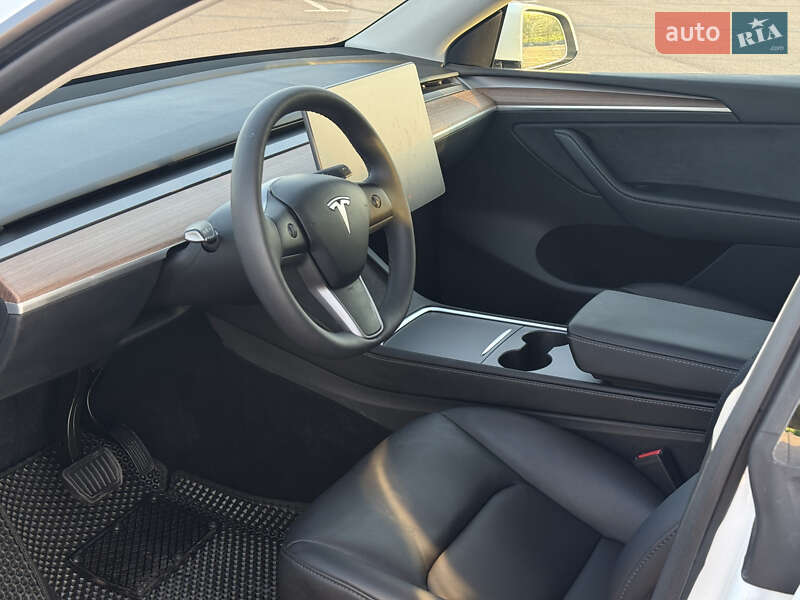 Внедорожник / Кроссовер Tesla Model Y 2024 в Ровно