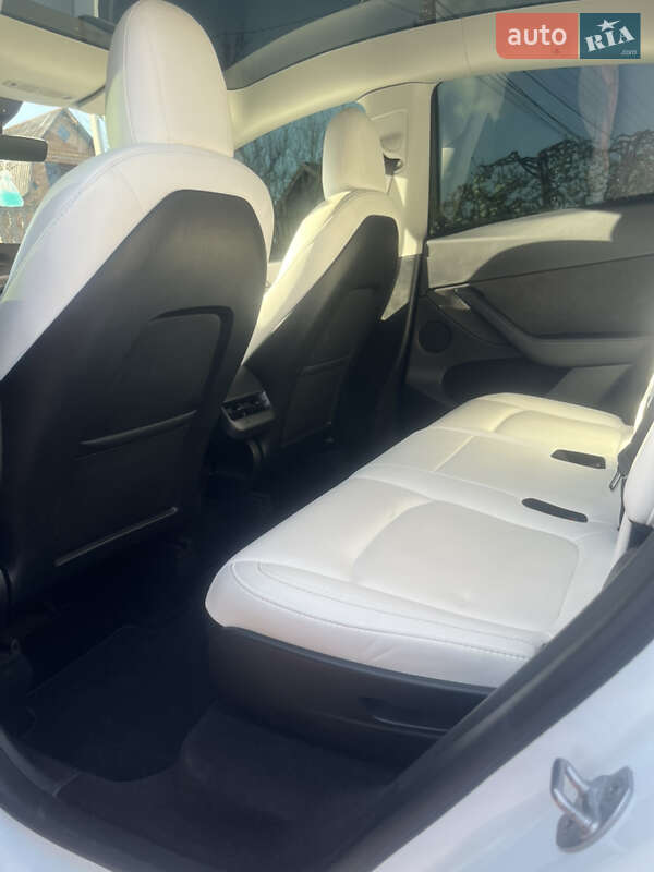 Внедорожник / Кроссовер Tesla Model Y 2023 в Киеве