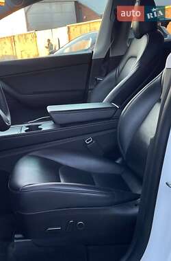 Внедорожник / Кроссовер Tesla Model Y 2021 в 