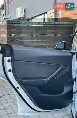 Внедорожник / Кроссовер Tesla Model Y 2021 в 