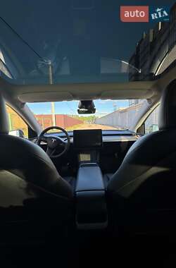 Внедорожник / Кроссовер Tesla Model Y 2024 в 
