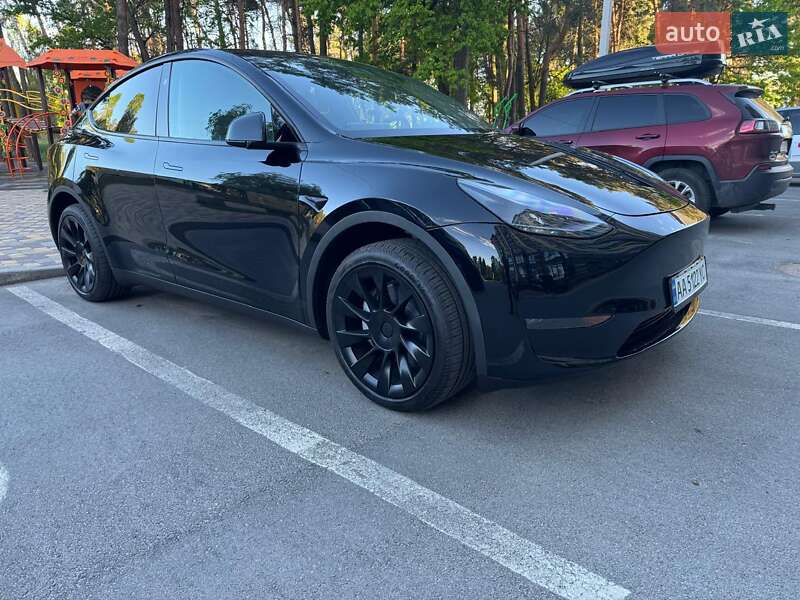 Внедорожник / Кроссовер Tesla Model Y 2024 в Киеве
