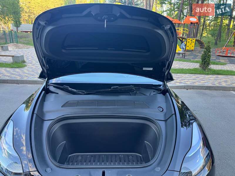 Внедорожник / Кроссовер Tesla Model Y 2024 в Киеве