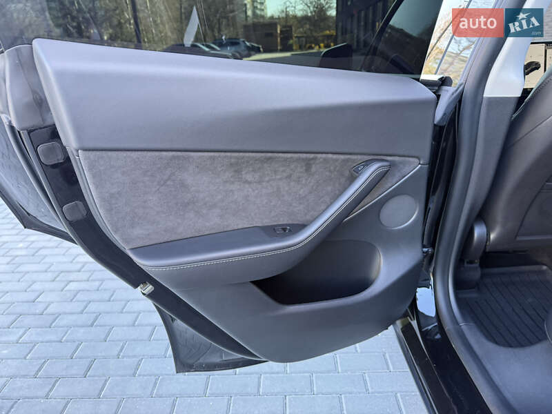 Внедорожник / Кроссовер Tesla Model Y 2021 в Полтаве