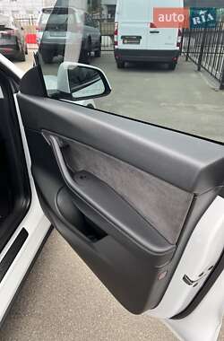 Внедорожник / Кроссовер Tesla Model Y 2021 в 