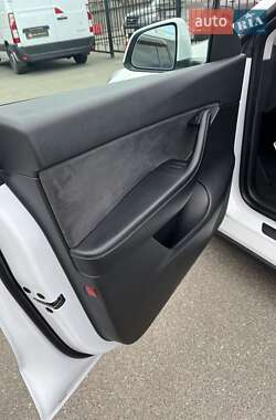 Внедорожник / Кроссовер Tesla Model Y 2021 в 