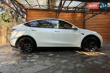 Внедорожник / Кроссовер Tesla Model Y 2021 в 