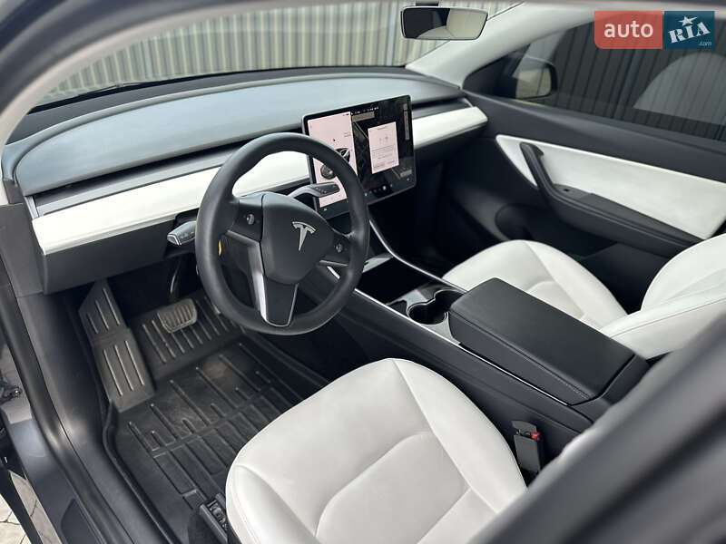 Внедорожник / Кроссовер Tesla Model Y 2021 в Львове