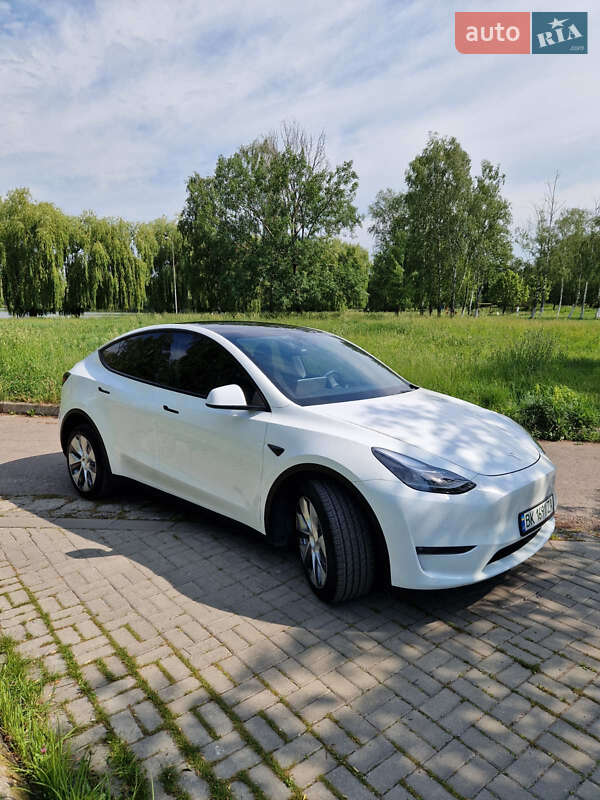 Внедорожник / Кроссовер Tesla Model Y 2023 в Ровно