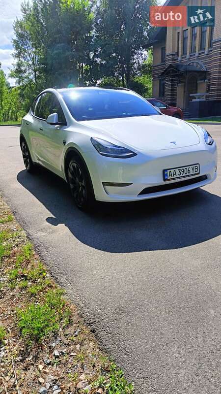 Tesla Model Y 2023