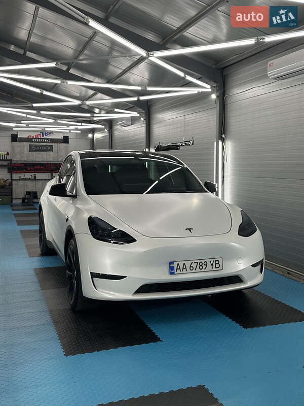 Tesla Model Y 2023
