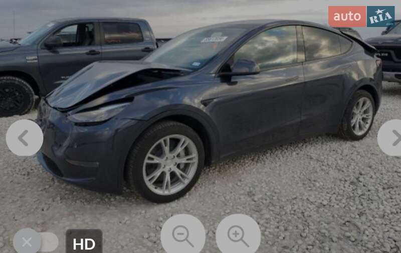 Tesla Model Y 2024