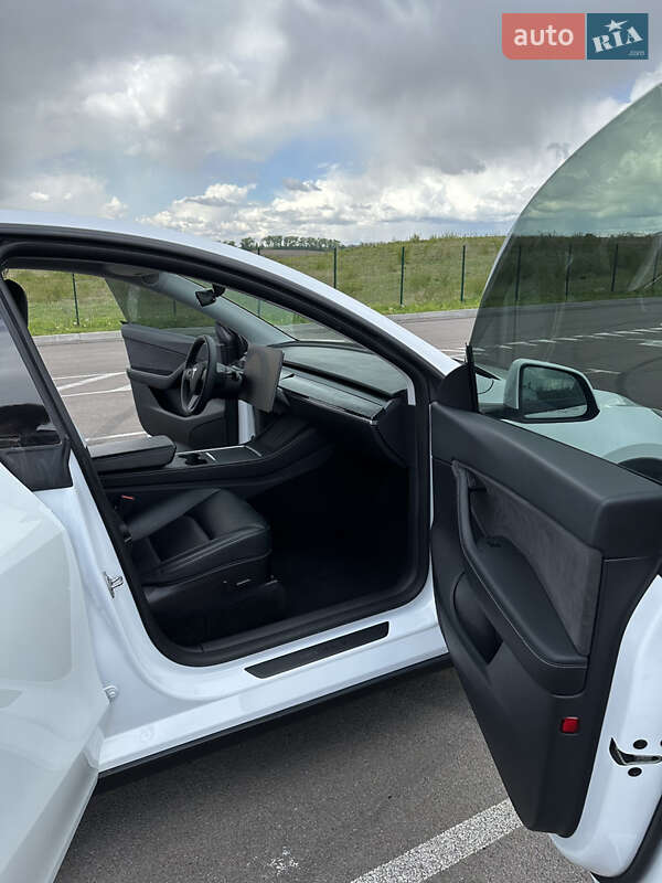 Позашляховик / Кросовер Tesla Model Y 2021 в Рівному