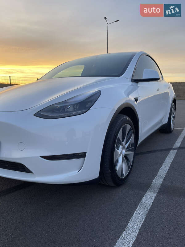 Позашляховик / Кросовер Tesla Model Y 2021 в Рівному