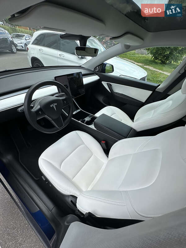 Внедорожник / Кроссовер Tesla Model Y 2021 в Киеве