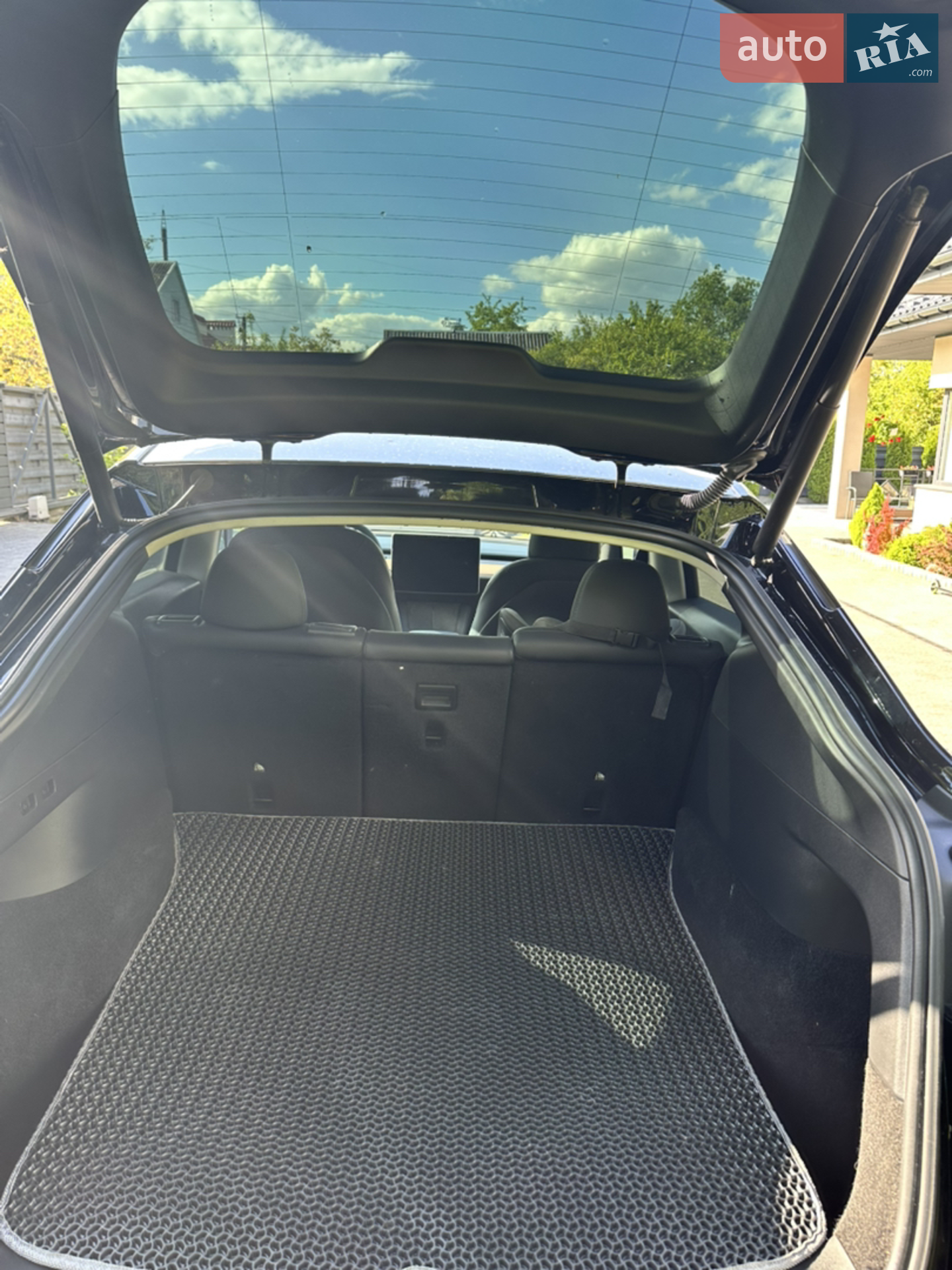 2022 Tesla Model Y - мініатюра 3