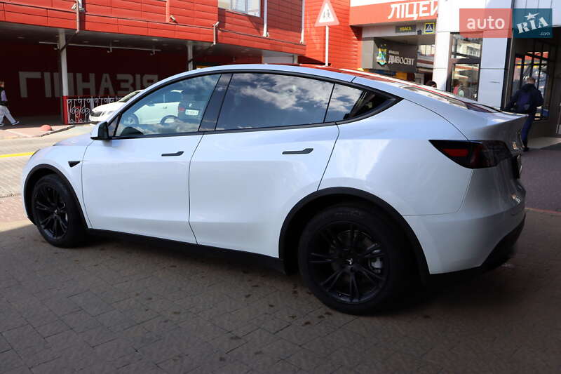 Внедорожник / Кроссовер Tesla Model Y 2023 в Львове