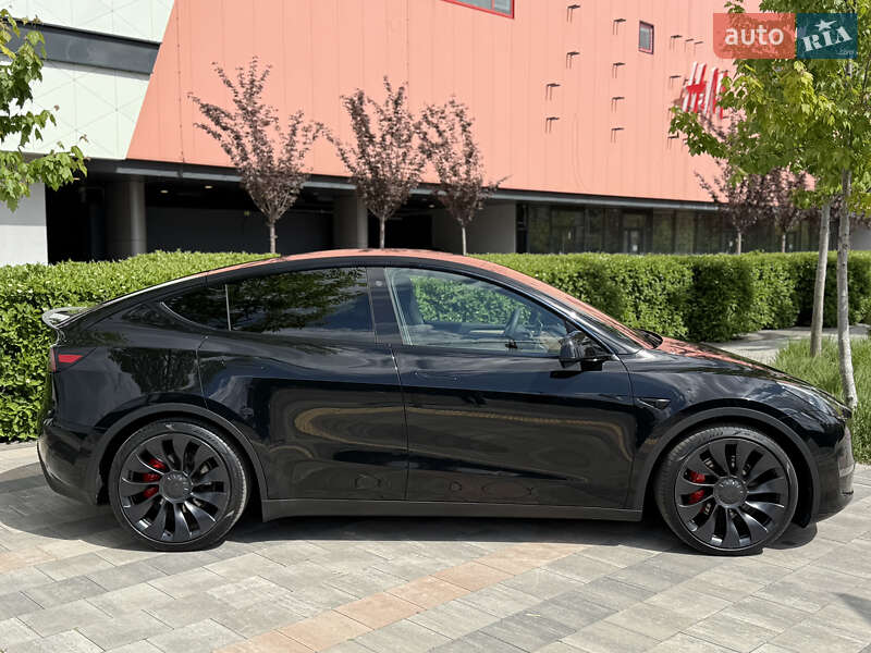 Внедорожник / Кроссовер Tesla Model Y 2023 в Киеве