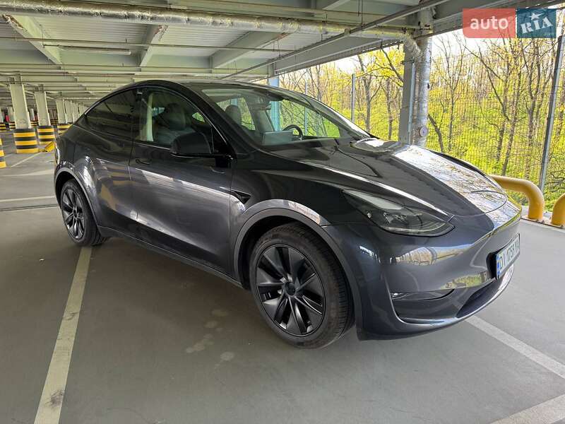 Tesla Model Y 2024