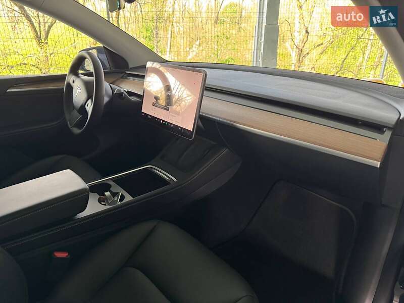 Внедорожник / Кроссовер Tesla Model Y 2024 в Киеве