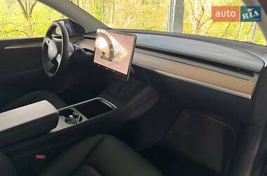 Позашляховик / Кросовер Tesla Model Y 2024 в 
