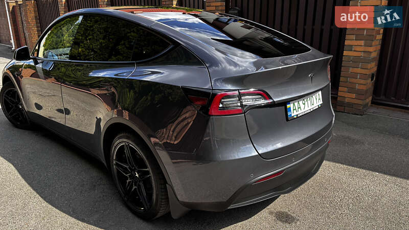 Внедорожник / Кроссовер Tesla Model Y 2020 в Киеве