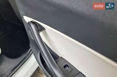 Позашляховик / Кросовер Tesla Model Y 2021 в 